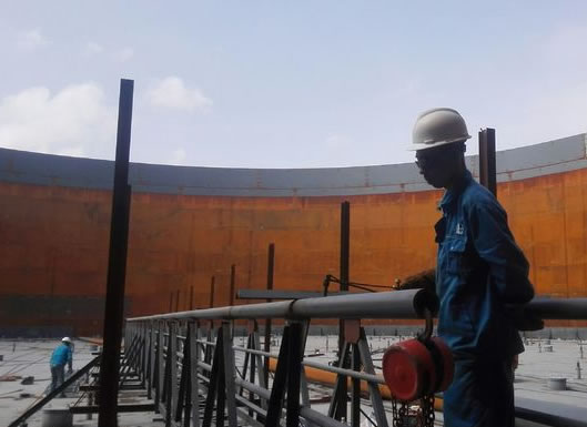 大型儲罐設備制作現場